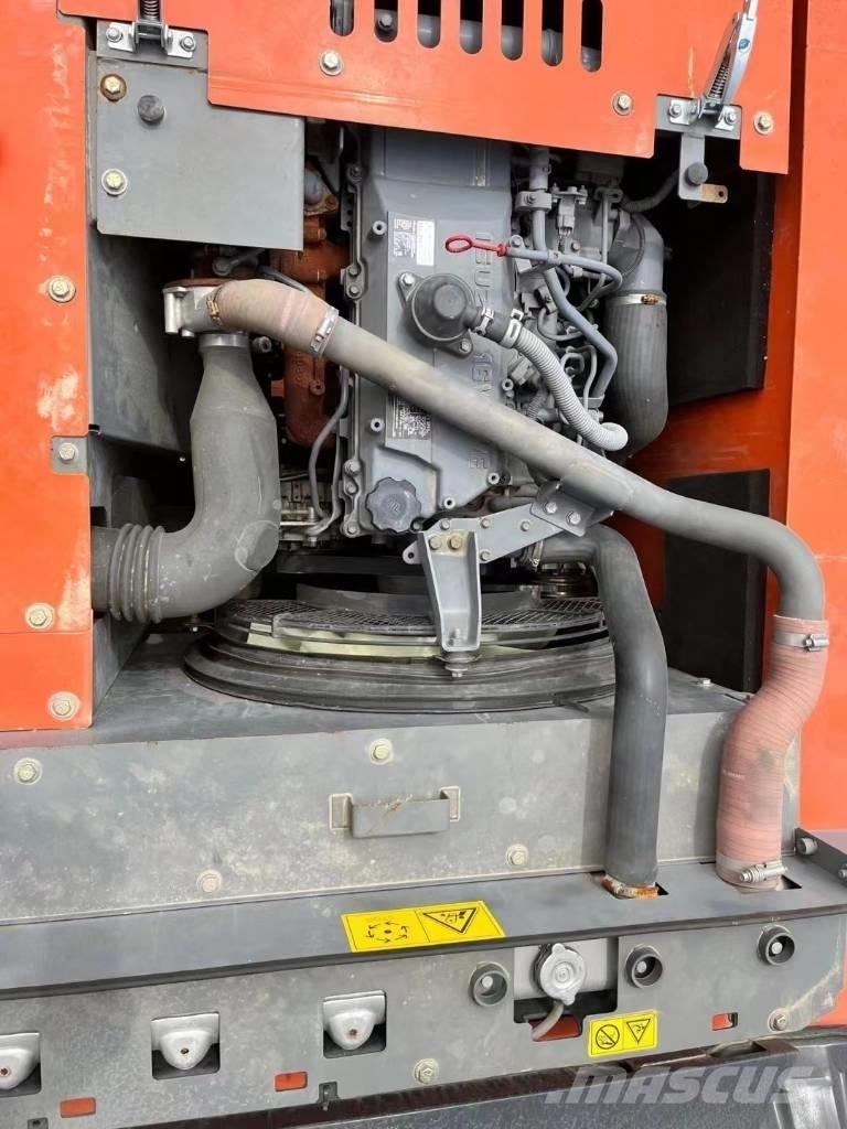 Hitachi ZX 240-3 Kāpurķēžu ekskavatori