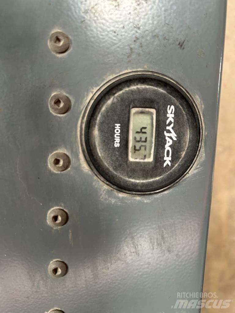 SkyJack SJ III 3219 Šķerveida pacēlāji