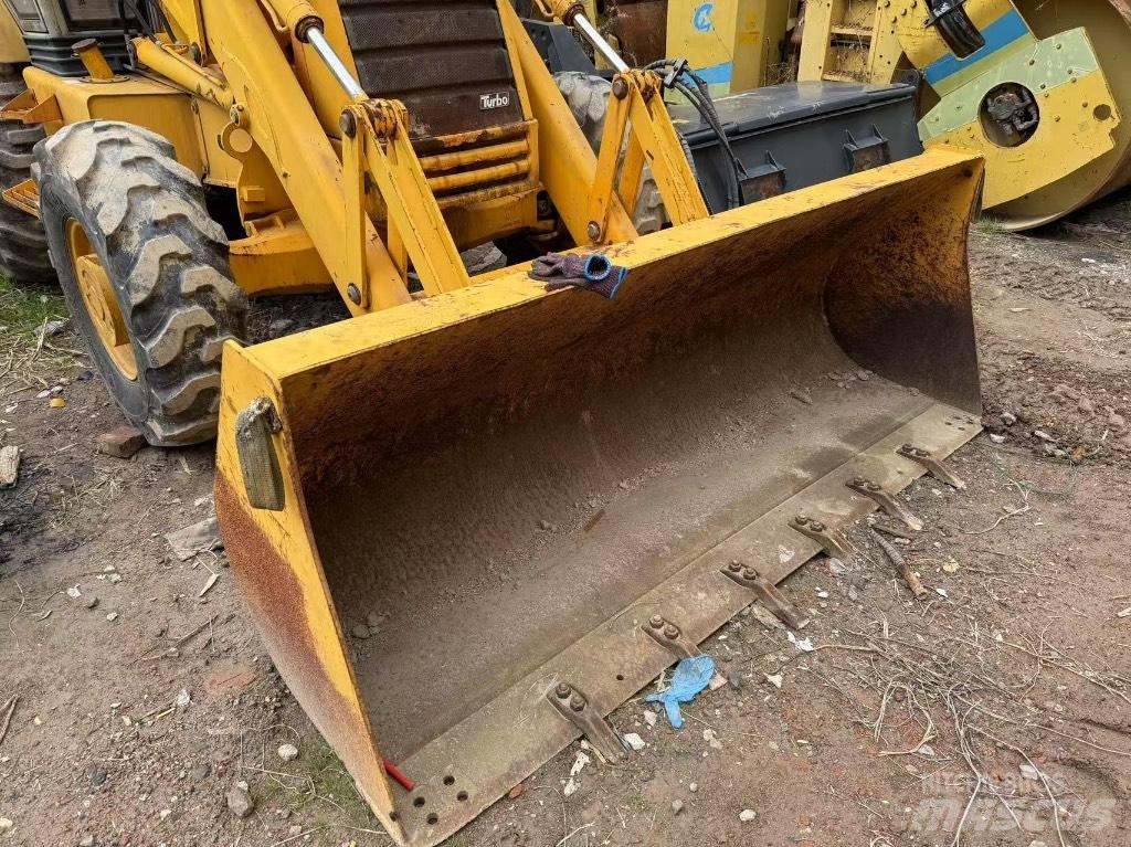 JCB 3 CX Ekskavatori-iekrāvēji