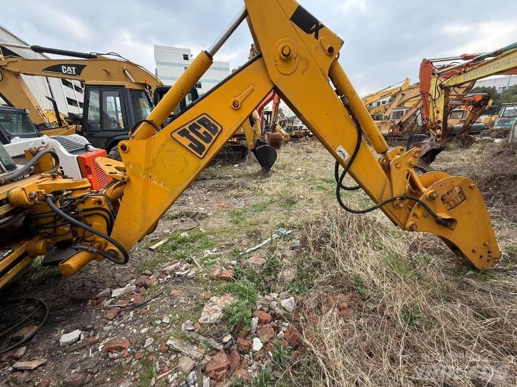 JCB 3 CX Ekskavatori-iekrāvēji
