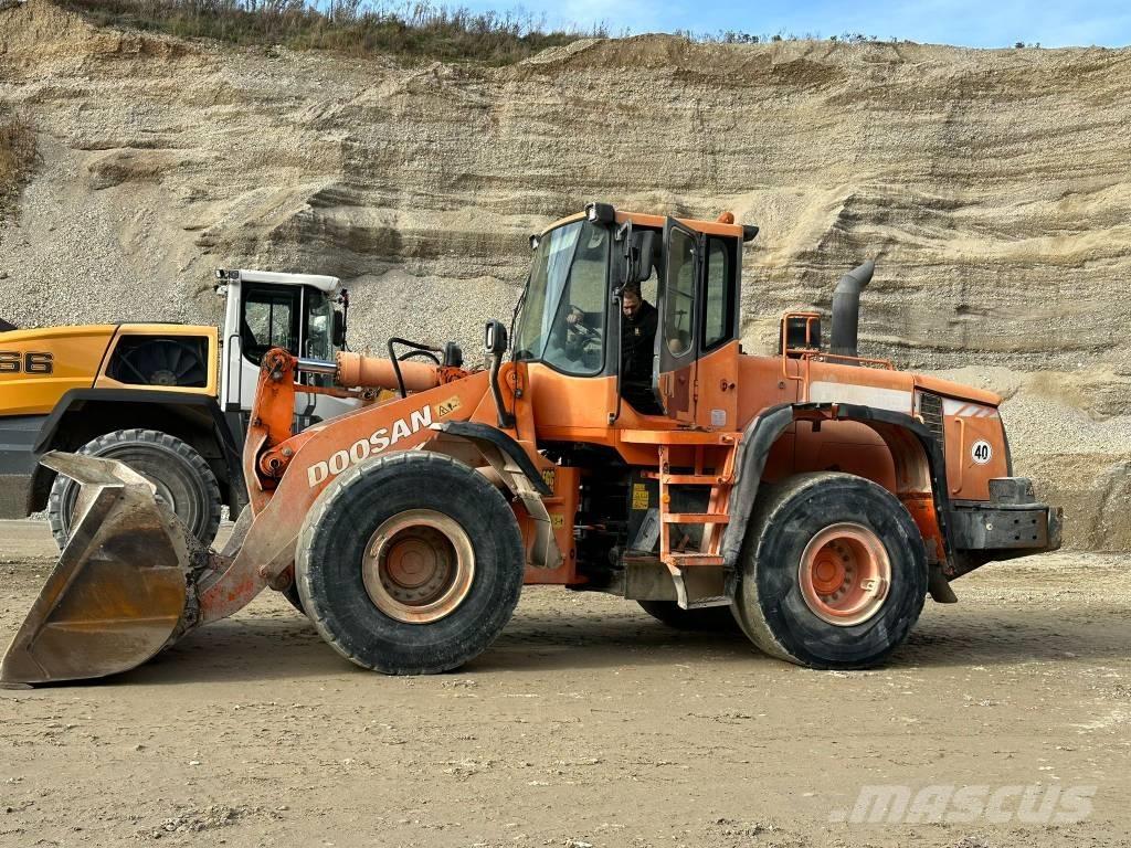 Doosan DL 300 Iekrāvēji uz riteņiem