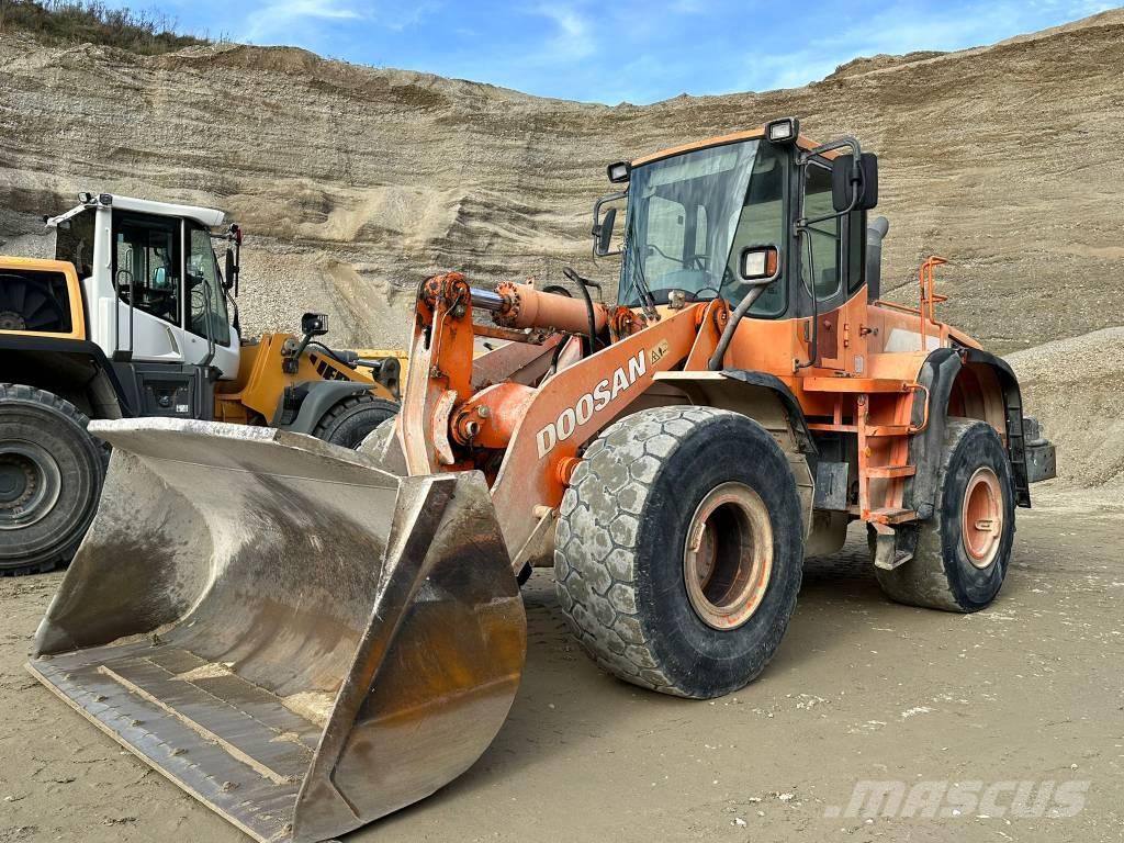 Doosan DL 300 Iekrāvēji uz riteņiem