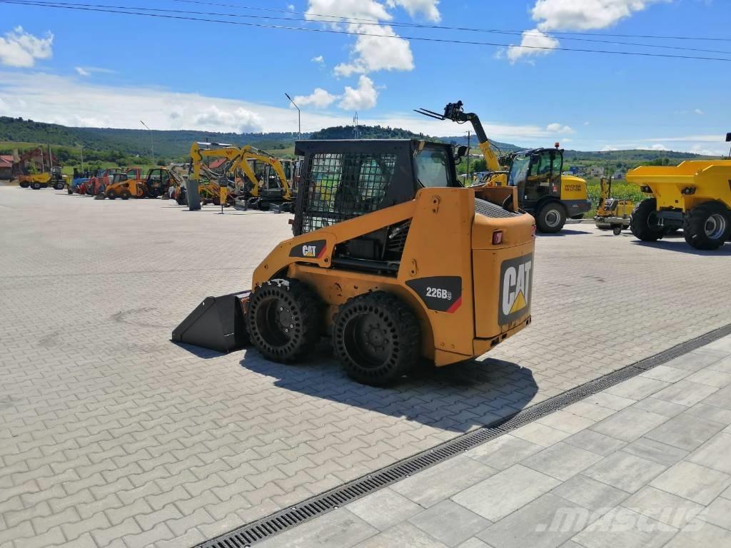 CAT 226 B 3 Lietoti riteņu kompaktiekrāvēji