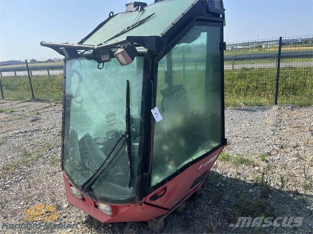 Valmet 911.1 Kabīnes un interjers