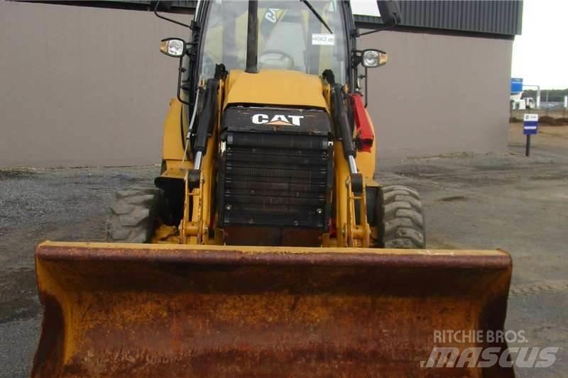 CAT 428F Ekskavatori-iekrāvēji