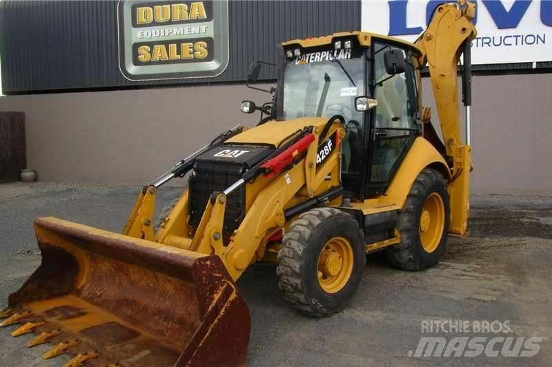 CAT 428F Ekskavatori-iekrāvēji