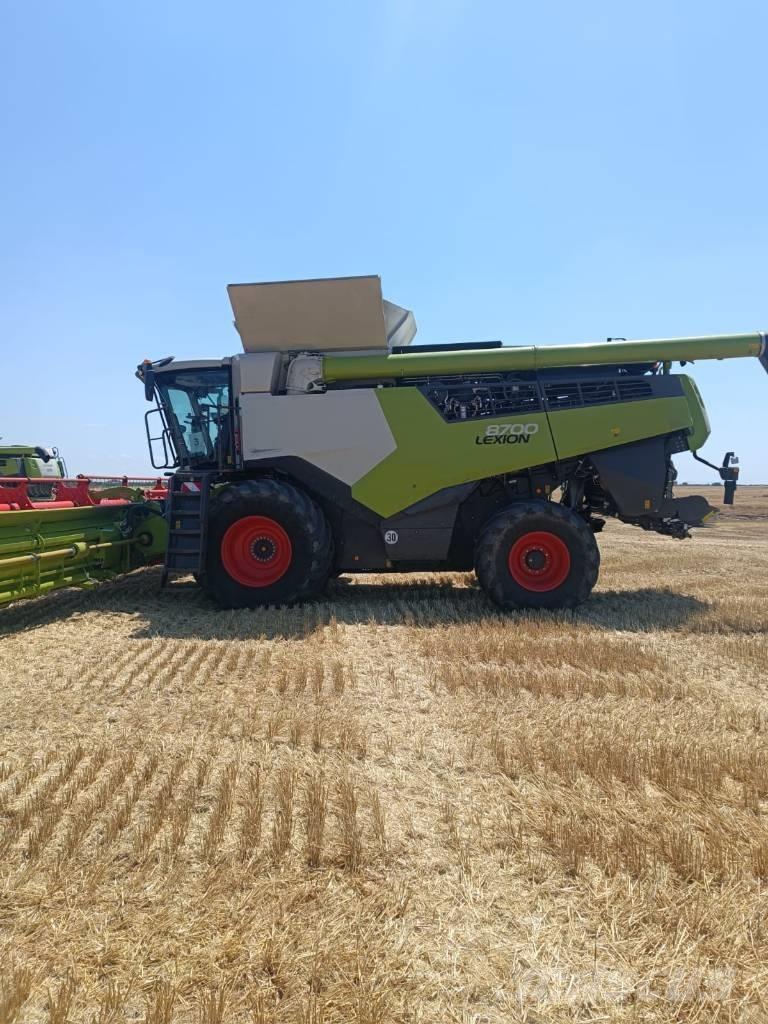 CLAAS Lexion 8700 Ražas novākšanas kombaini