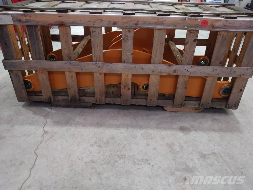 CASE 821G Strēles un kausi