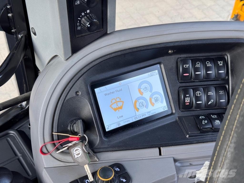 JCB 3CX Ekskavatori-iekrāvēji