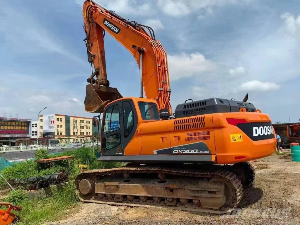 Doosan DX 300 LC Kāpurķēžu ekskavatori