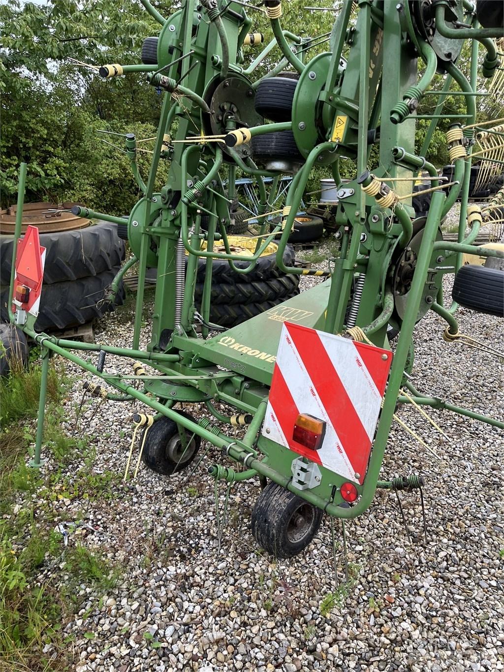 Krone KW 8.82/8 Grābekļi un siena ārdītāji