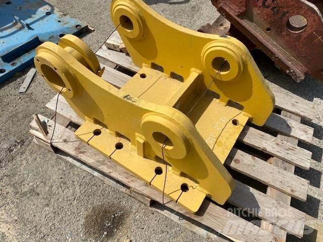 CAT 325 Strēles un kausi