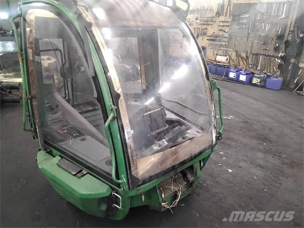 John Deere 1270E Kabīnes un interjers