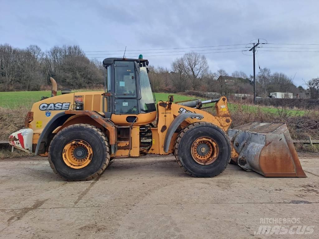 CASE 921 F Iekrāvēji uz riteņiem