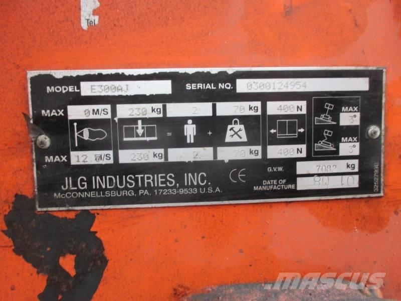 JLG E 300 AJ Strēles pacēlāji