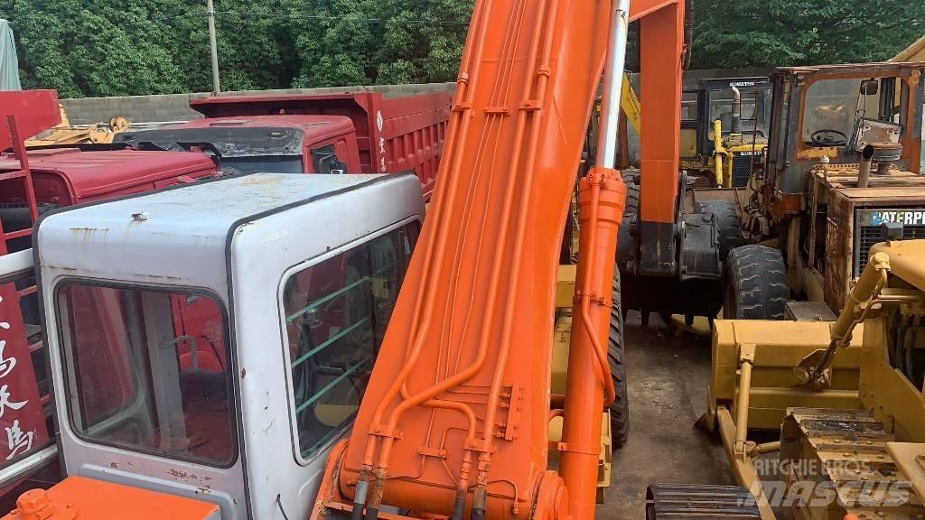 Hitachi EX 300 Kāpurķēžu ekskavatori