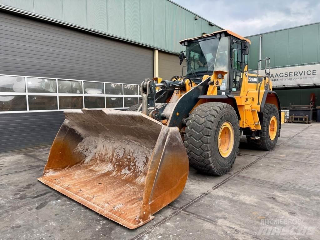 Hyundai HL960A Iekrāvēji uz riteņiem