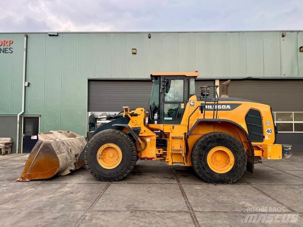 Hyundai HL960A Iekrāvēji uz riteņiem
