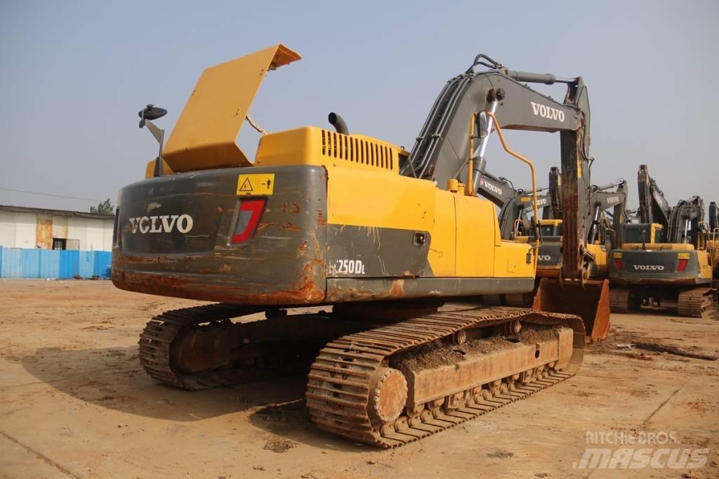 Volvo EC250 Kāpurķēžu ekskavatori