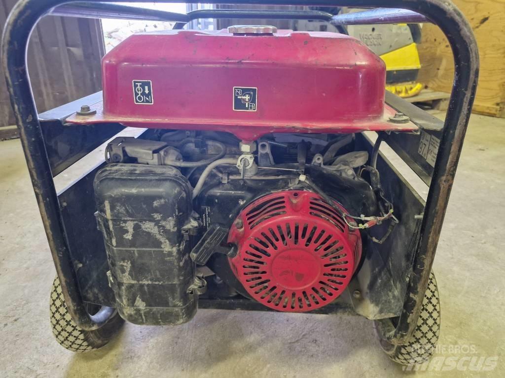 Honda ECMT7000F Benzīna ģeneratori