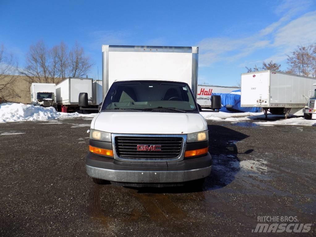 GMC Savana Furgons