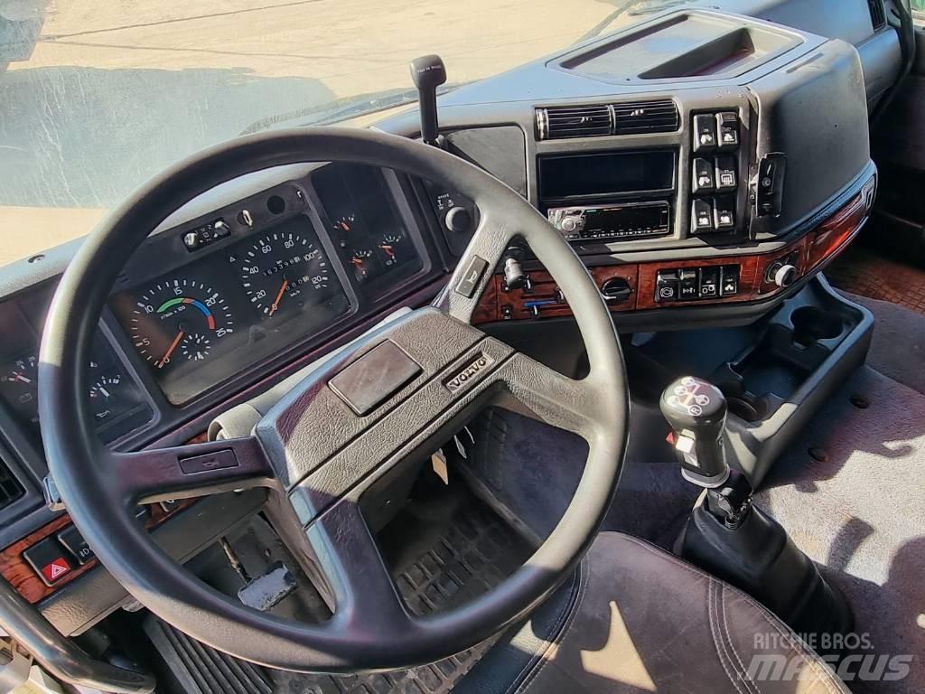 Volvo FH16 Treileri ar āķi