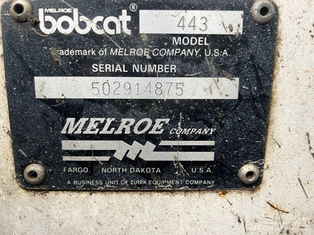 Bobcat 443      V-4129 Frontālie iekrāvēji un ekskavatori