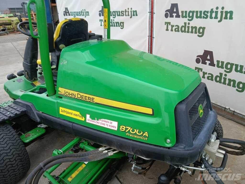 John Deere 8700 A Mauriņa traktors