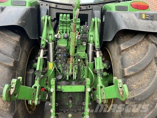 John Deere 6R 215 Traktori