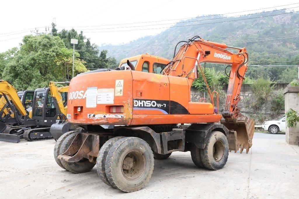 Doosan DH 150 W-7 Ekskavatori uz riteņiem