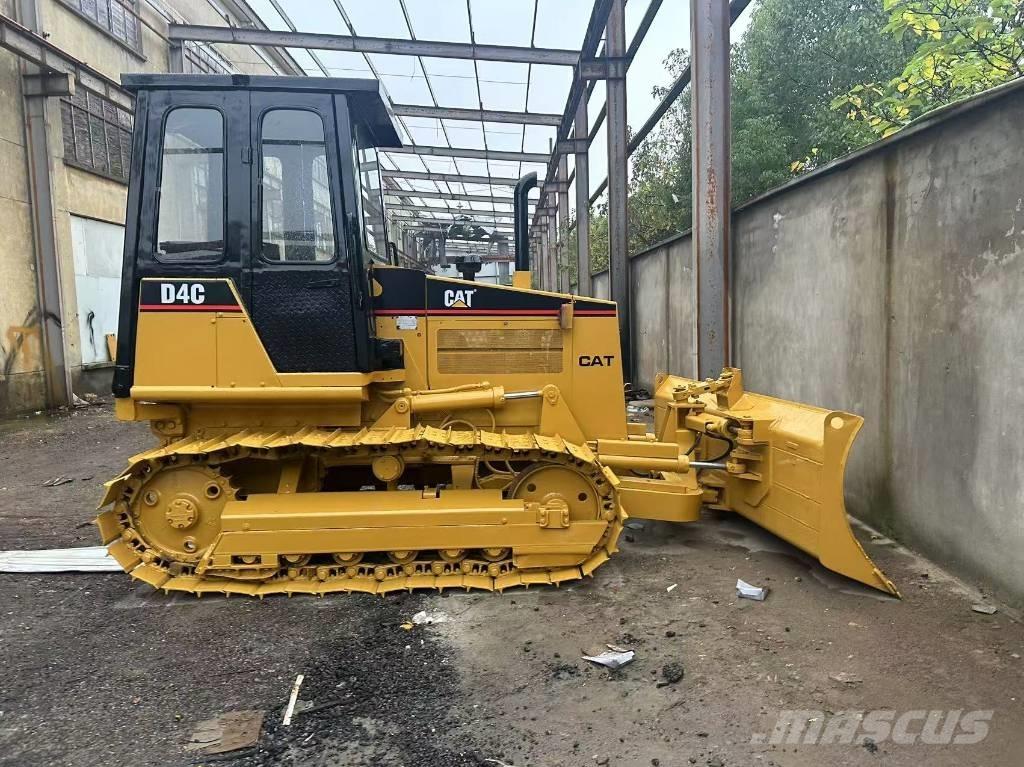 CAT D 4 C Kāpurķēžu buldozeri