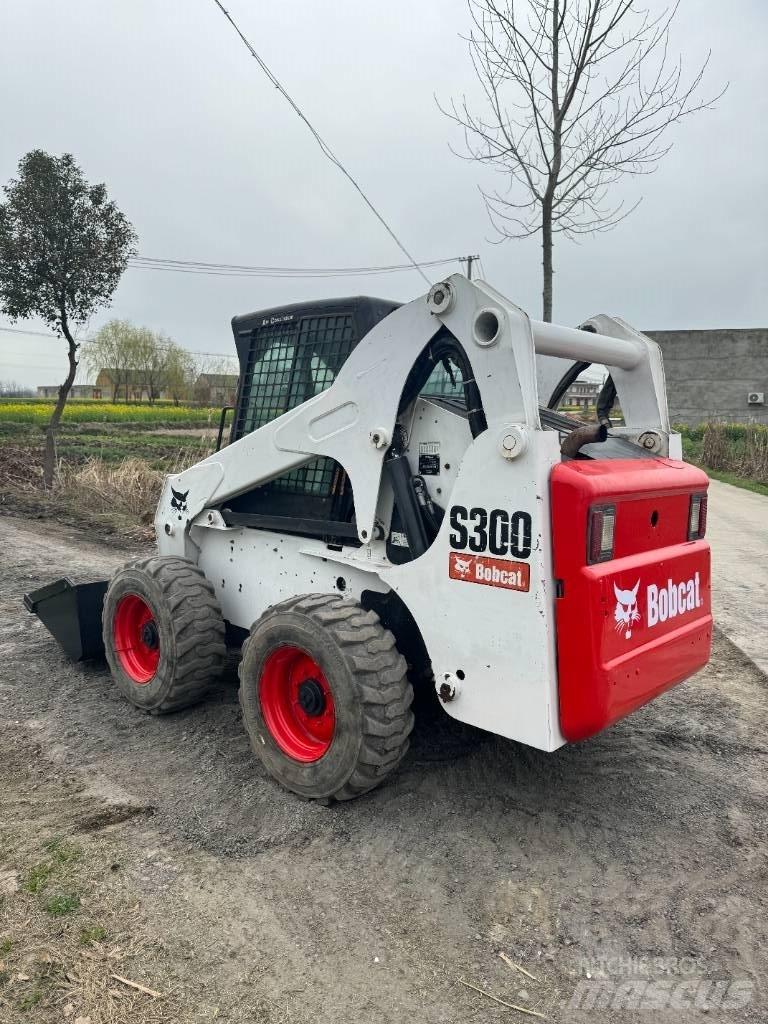 Bobcat S 300 Lietoti riteņu kompaktiekrāvēji