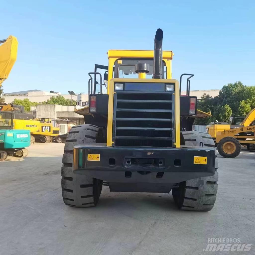 Komatsu WA 320-5 Iekrāvēji uz riteņiem