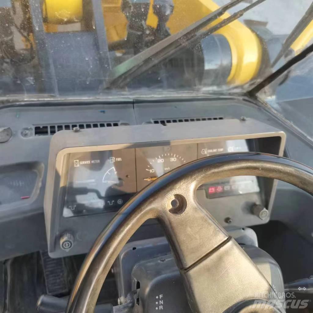 Komatsu WA 320-5 Iekrāvēji uz riteņiem