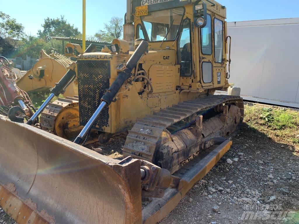 CAT D5B Kāpurķēžu buldozeri