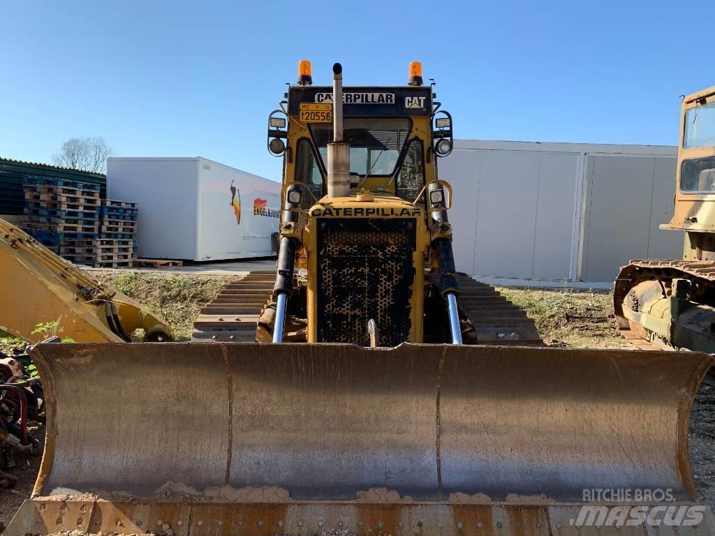CAT D5B Kāpurķēžu buldozeri