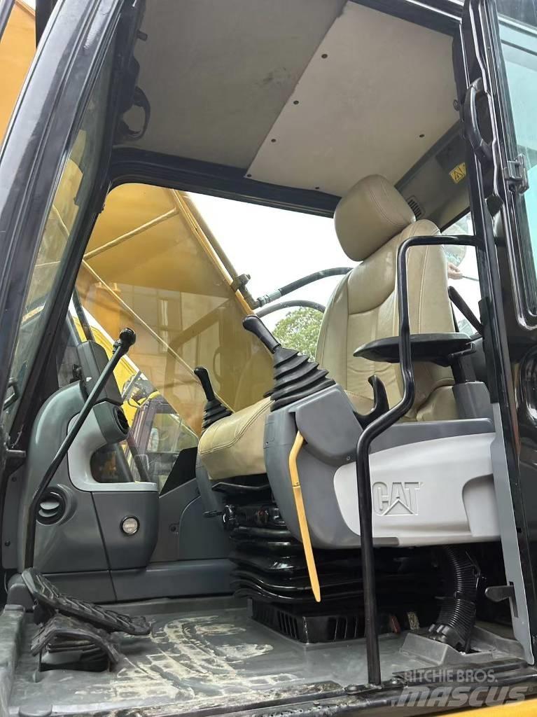CAT 320 D Kāpurķēžu ekskavatori