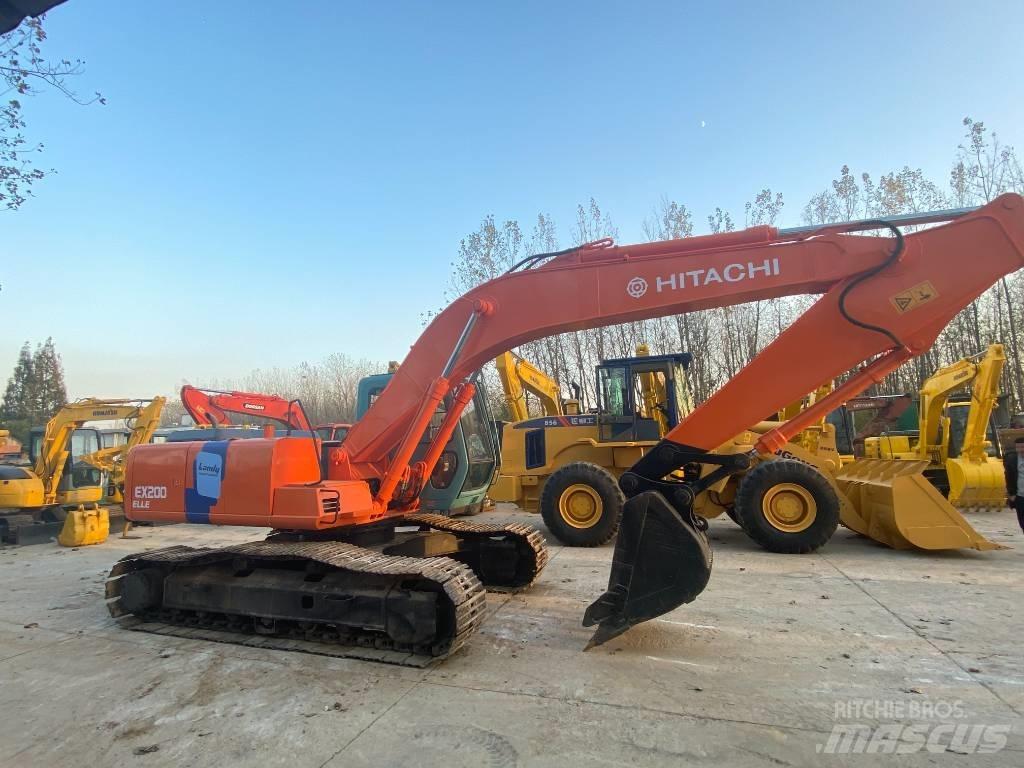 Hitachi EX 200-2 Kāpurķēžu ekskavatori
