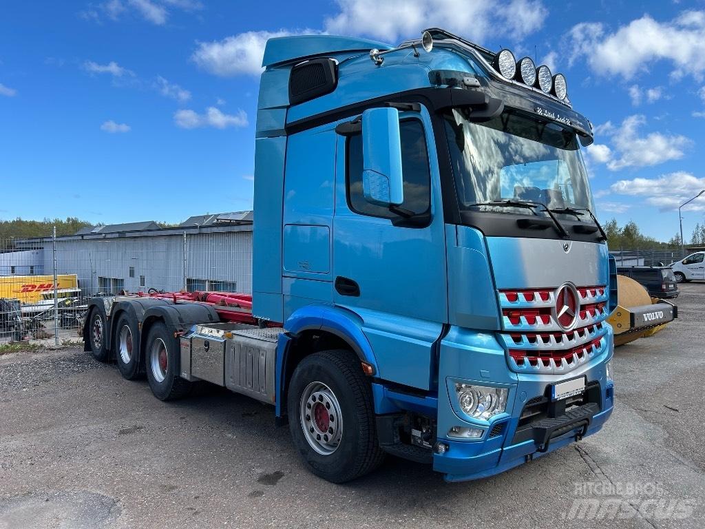 Mercedes-Benz 3253 L Treileri ar āķi