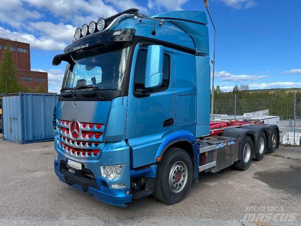 Mercedes-Benz 3253 L Treileri ar āķi