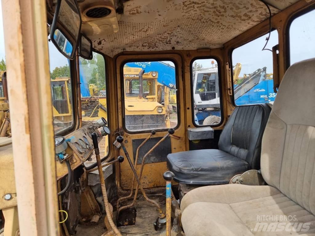 CAT T 130 Kāpurķēžu buldozeri