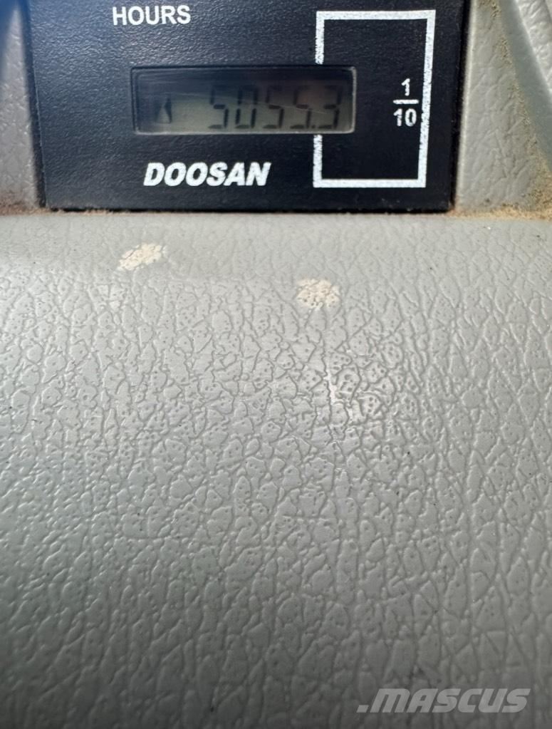 Doosan DX 140 W Ekskavatori uz riteņiem