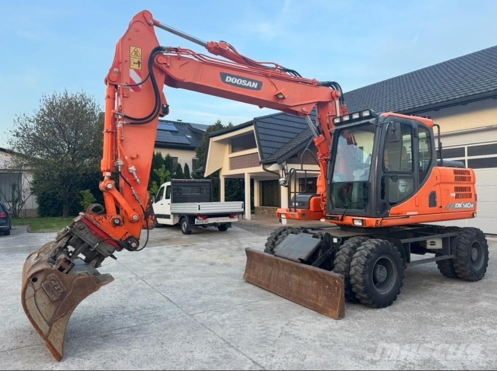 Doosan DX 140 W Ekskavatori uz riteņiem