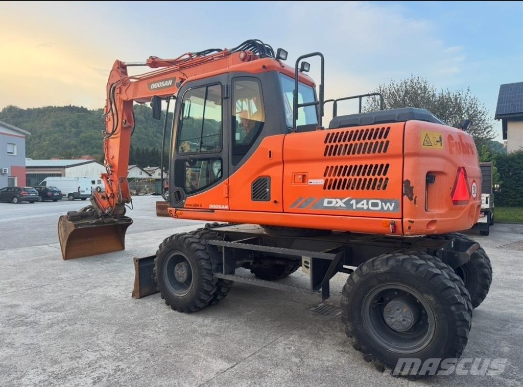 Doosan DX 140 W Ekskavatori uz riteņiem