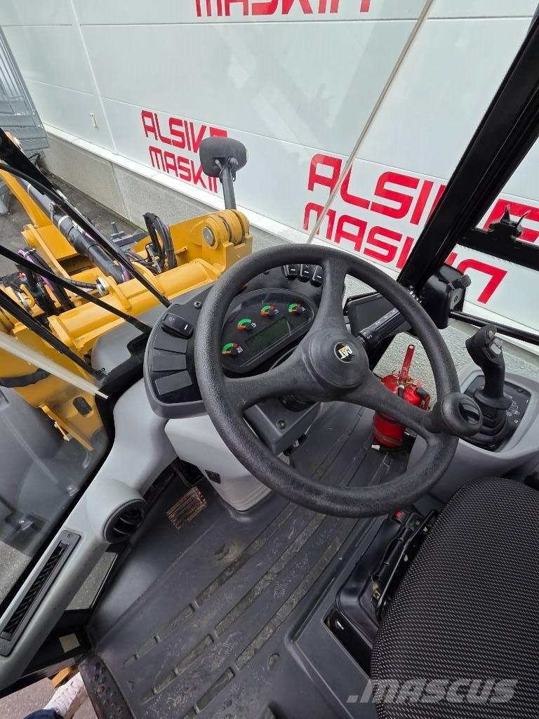 CAT 906 Iekrāvēji uz riteņiem