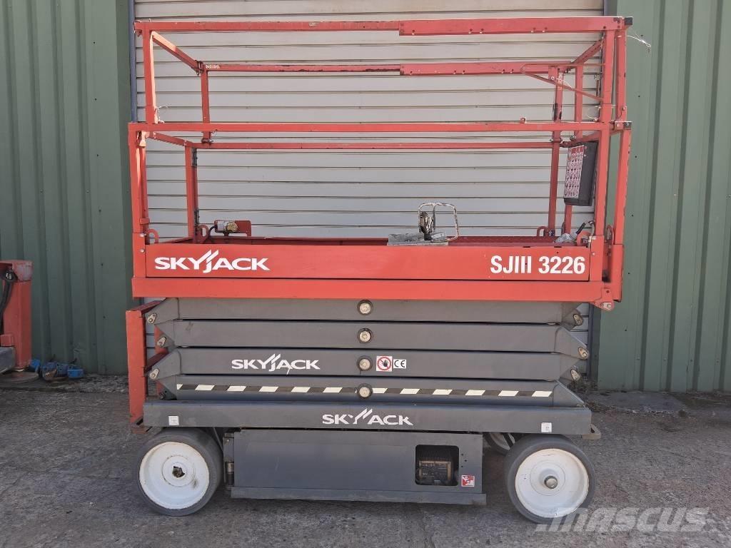 SkyJack SJ III 3226 Šķerveida pacēlāji