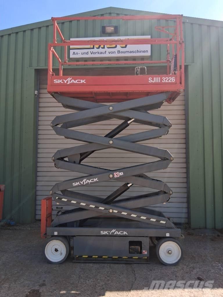 SkyJack SJ III 3226 Šķerveida pacēlāji