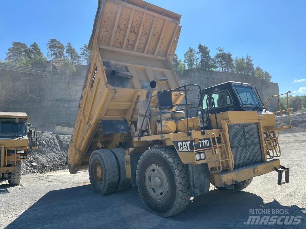 CAT 771D Karjeras kravas automašīnas