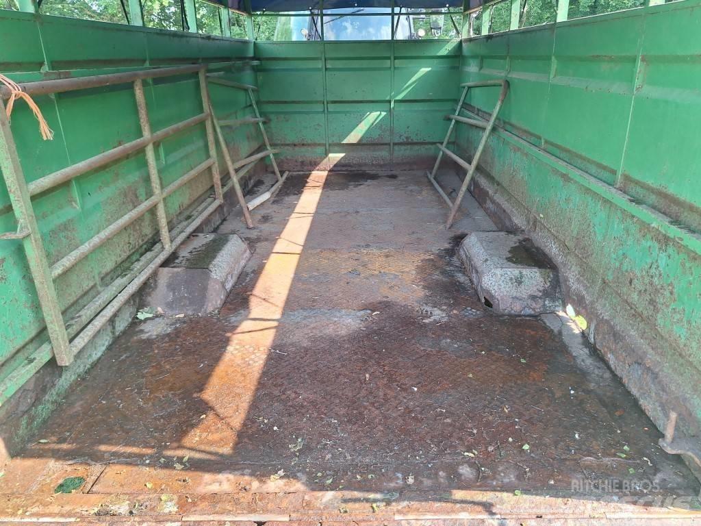 Record DW5 Dzīvnieku transportēšanas piekabes