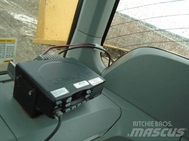 CAT 938M Iekrāvēji uz riteņiem
